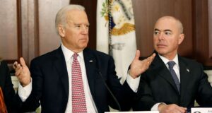 Prezidan Biden relanse pwogram Viza Imanitè pou Ayisyen
