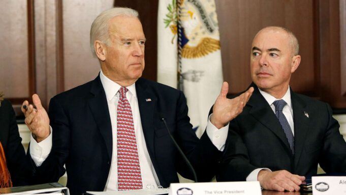Prezidan Biden relanse pwogram Viza Imanitè pou Ayisyen