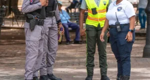 Yon kamyon al kraze nan yon biznis alkòl epi touye 11 moun nan Dominikani
