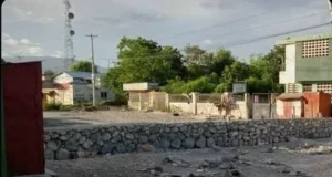 Lapolis kraze miray gang ‘400 mawozo’ t ap konstwi sou wout Kwadèboukè a