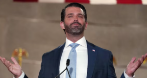 Premye pitit gason Trump deklare se Ayisyen ki mwens entèlijan sou planèt la