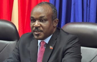 « Weee, m jwenn li! » : Plizyè benefisyè temwanye yo resevwa èd 20 000 goud leta sou telefòn yo