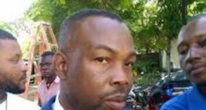 Nasyonzini pran sanksyon kont ansyen depite Prophane Victor
