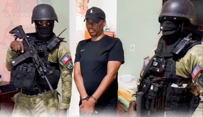 Lapolis mete Nenel Cassy anba kòd